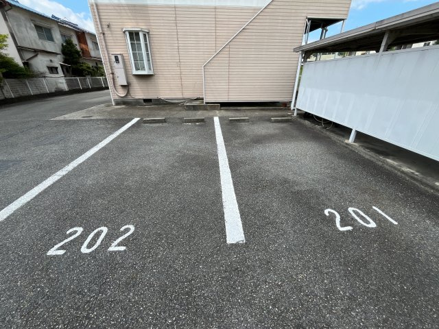 エスポワール新在家の駐車場
