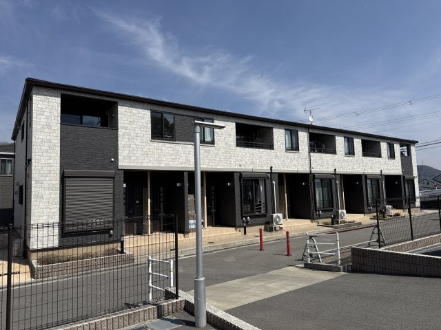 ヴィラ　ドゥ　グレーヌ梅ケ谷Ｂ