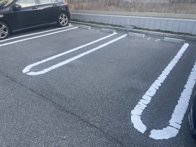 クレール姫路の駐車場