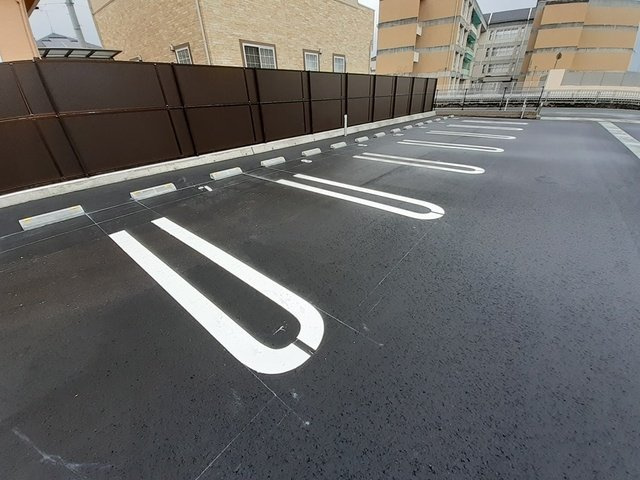 オイコスオニロ田井の駐車場