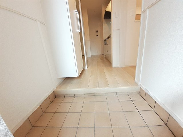 オイコスオニロ田井の玄関
