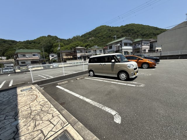 ファンターナの駐車場