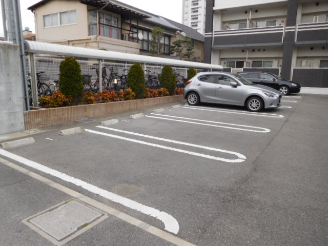 クレール姫路の駐車場