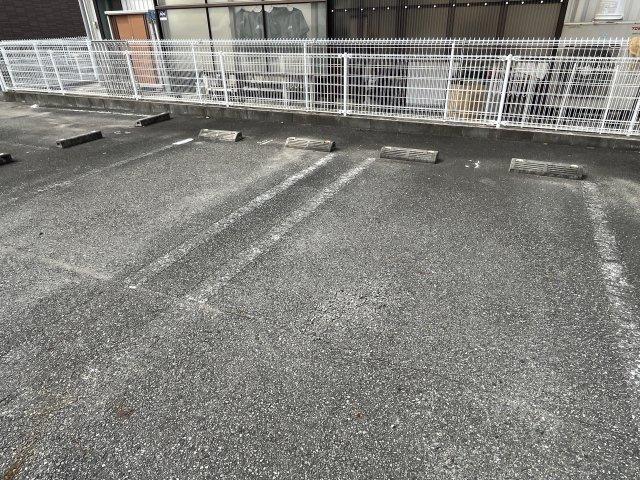 フラン・ブリーズの駐車場