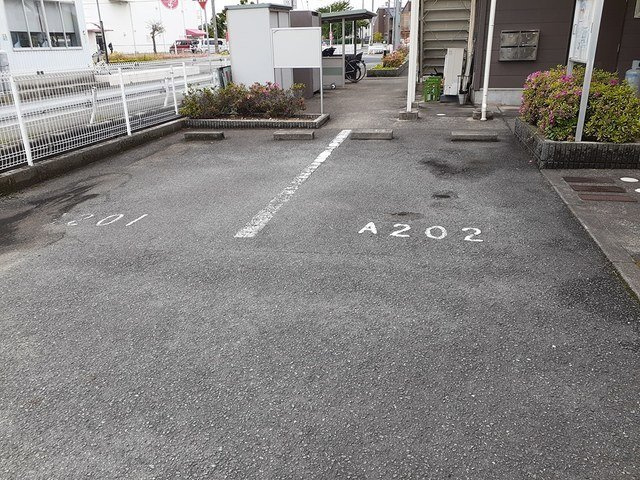 エステート垣内の駐車場