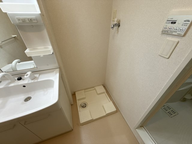 シン．シン．ハウスＣのその他