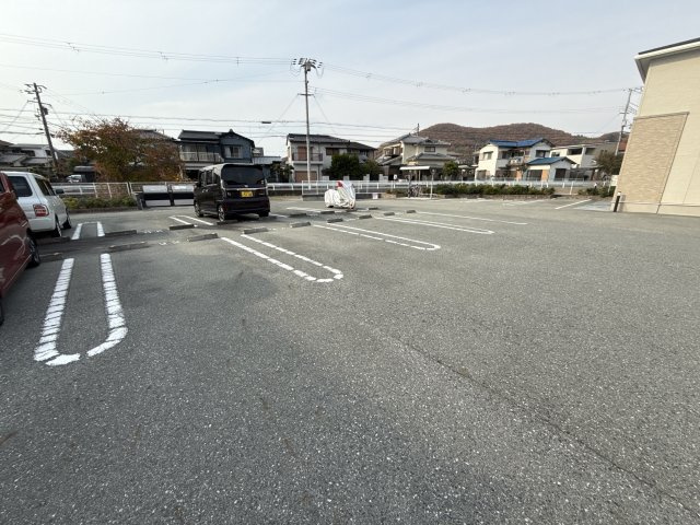 シン．シン．ハウスＣの駐車場