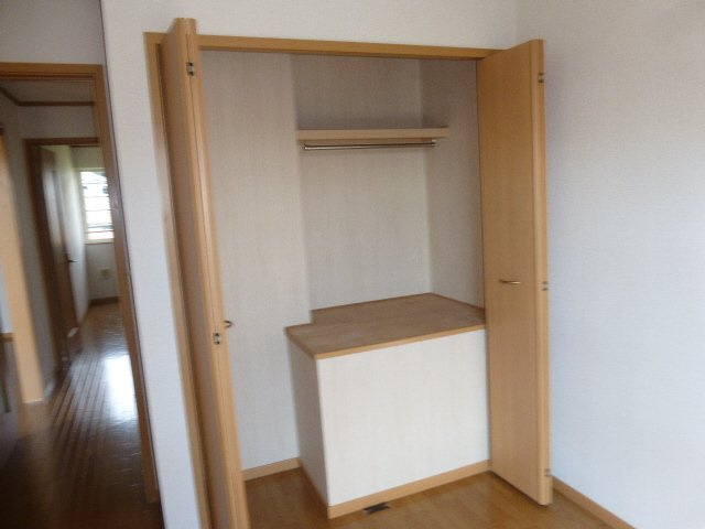 グリーンヒルズＥの収納