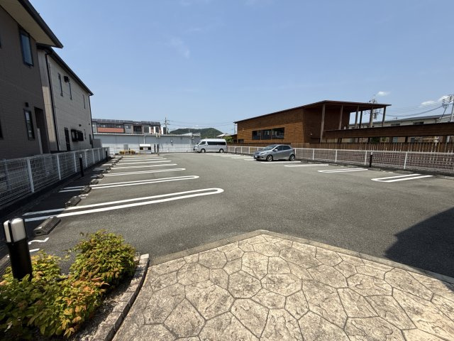 ザ・スイーツＢの駐車場