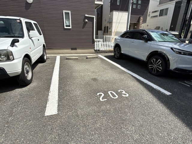 ファミィール町田の駐車場