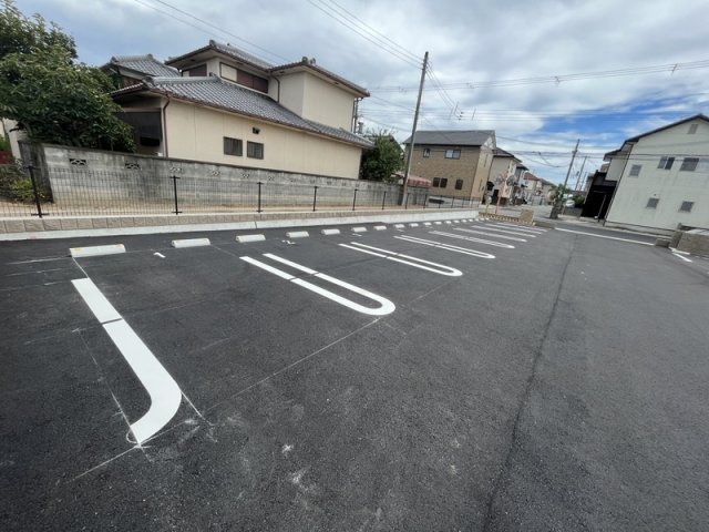 エクセレント　ピリオドの駐車場