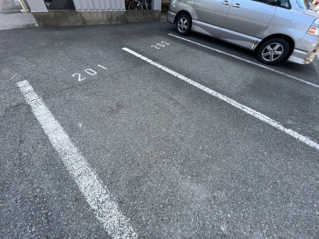 マリッチ今宿の駐車場