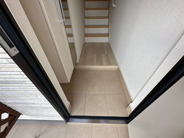 メゾン・カルムＢの玄関