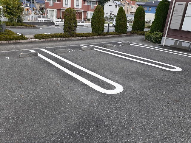 エーデル緑ヶ丘Ｄの駐車場