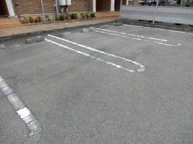 ヒルサイド緑ヶ丘Ａの駐車場