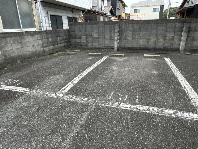 エルダー佐々木２の駐車場