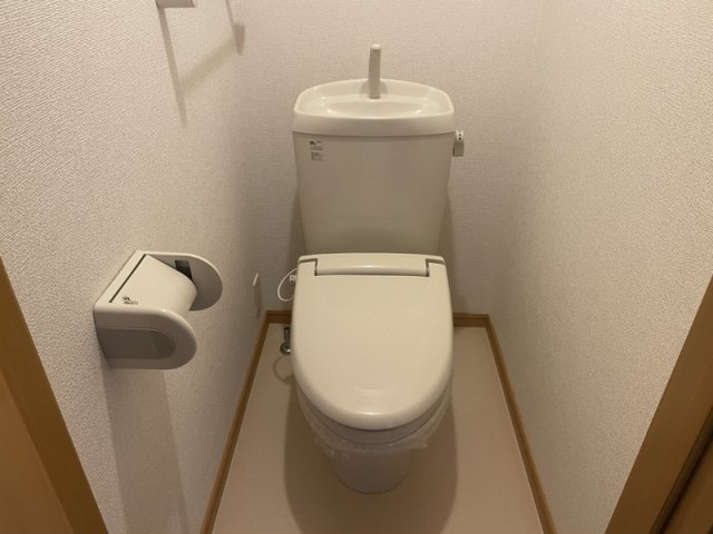 クール・ヴィヴァーチェＢのトイレ