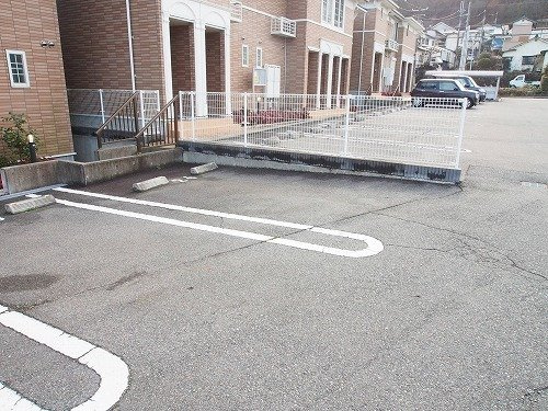 ヒルサイド緑ヶ丘Ｂの駐車場