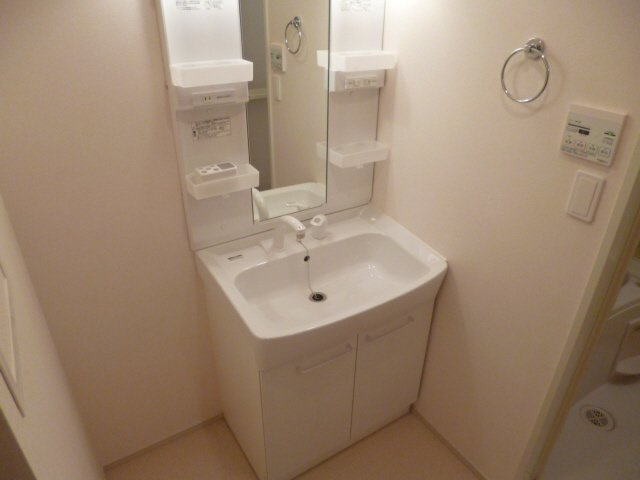 ヒルサイド緑ヶ丘Ｂのトイレ|ウォシュレット付きトイレ・洗髪洗面台付