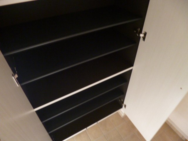 ヒルサイド緑ヶ丘Ｂの玄関