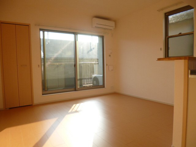 ヒルサイド緑ヶ丘Ｂの居間・リビング