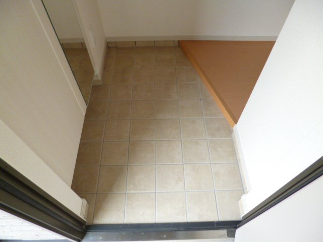 ヒルサイド緑ヶ丘Ｂの玄関