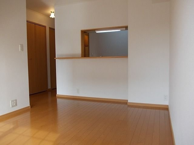 ヒルサイド緑ヶ丘Ｂの居間・リビング