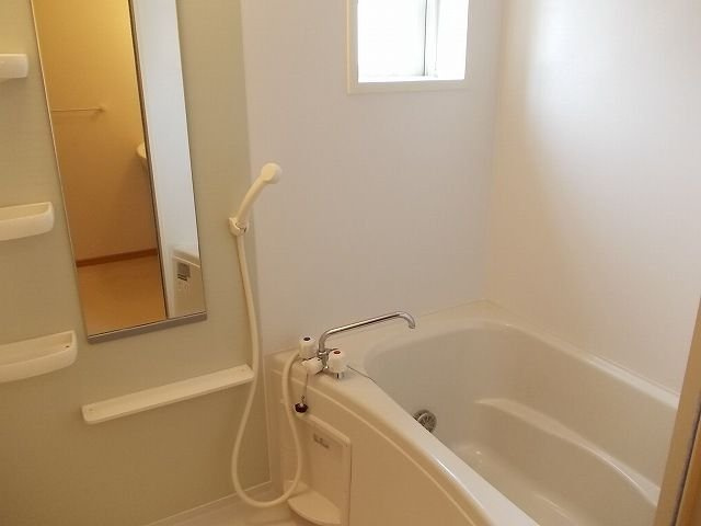 ヒルサイド緑ヶ丘Ｂの浴室