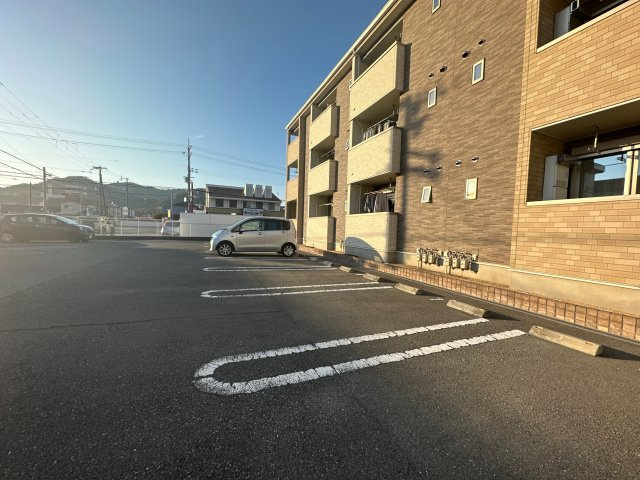 ポエム・ひまわりの駐車場