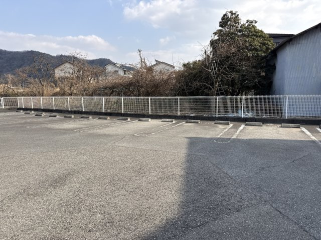 グランドゥールＢの駐車場