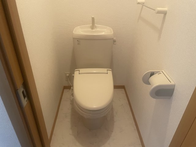 クール・ヴィヴァーチェＢのトイレ