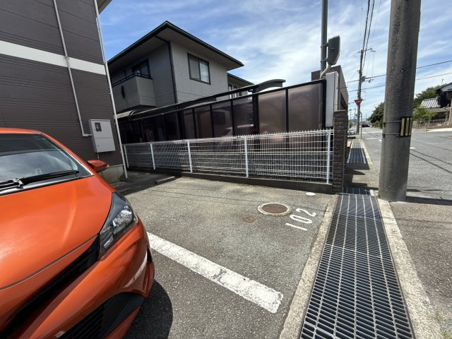 レジデンス北新在家の駐車場