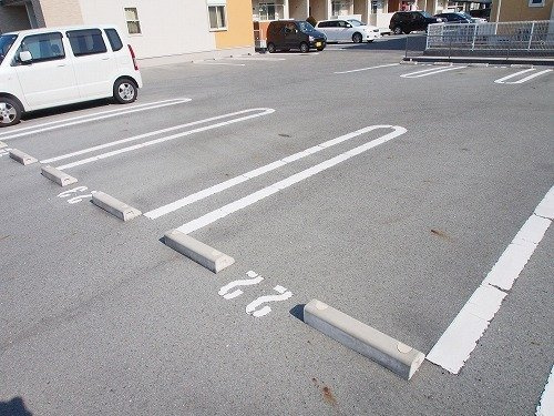 シン．シン．ハウスＣの駐車場