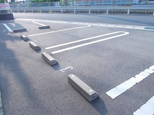 サンリットの駐車場