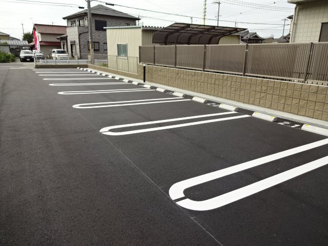 グランアウローラⅧの駐車場