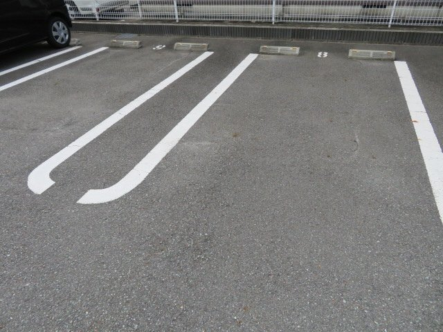 ロジュマンⅡの駐車場