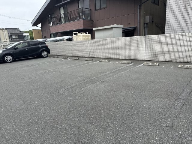 ポーシェガーデン２の駐車場