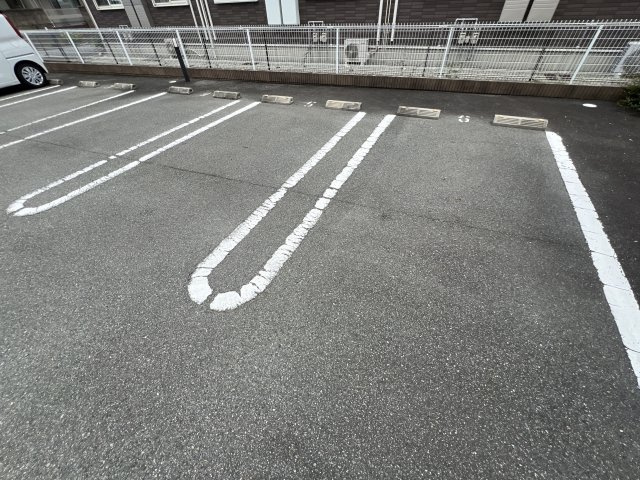 アベニール・フルールの駐車場