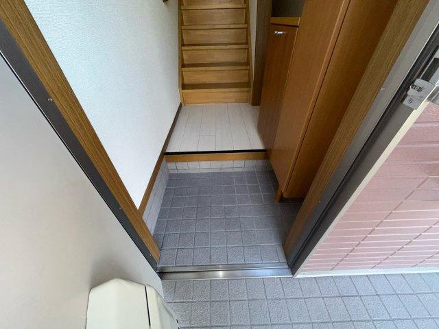 グリーンコート柿内の玄関