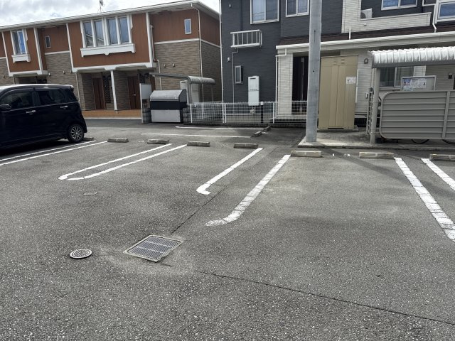 インプレスの駐車場