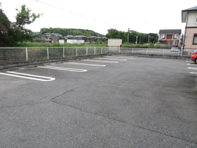 ハピネス　香呂の駐車場