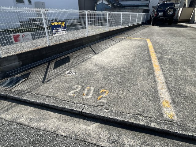 ハイツ渚の駐車場
