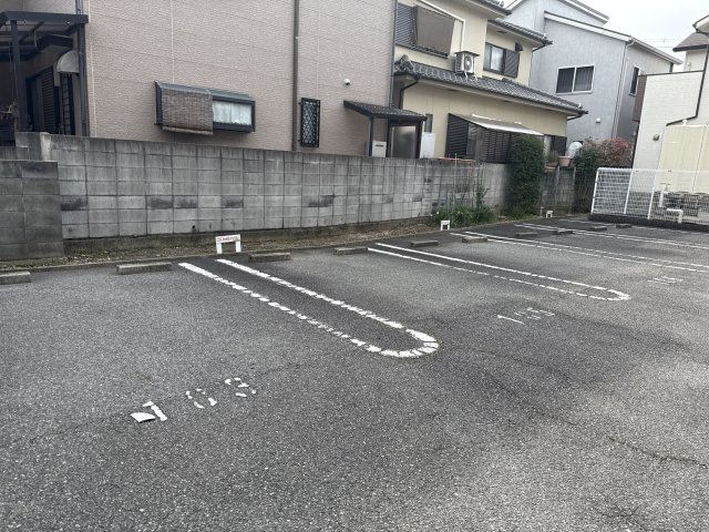 アクロポリス１の駐車場