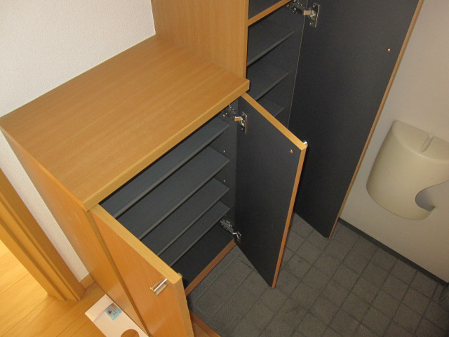 フリーデンＢの玄関