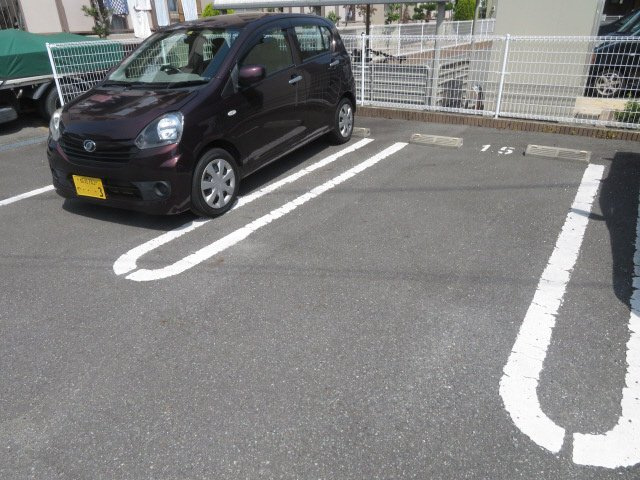カルムメゾンⅡの駐車場