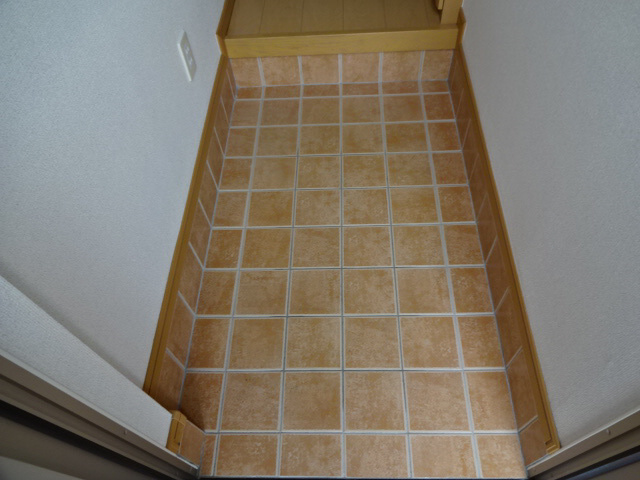 メゾン・ド・花水木　弐番館の玄関