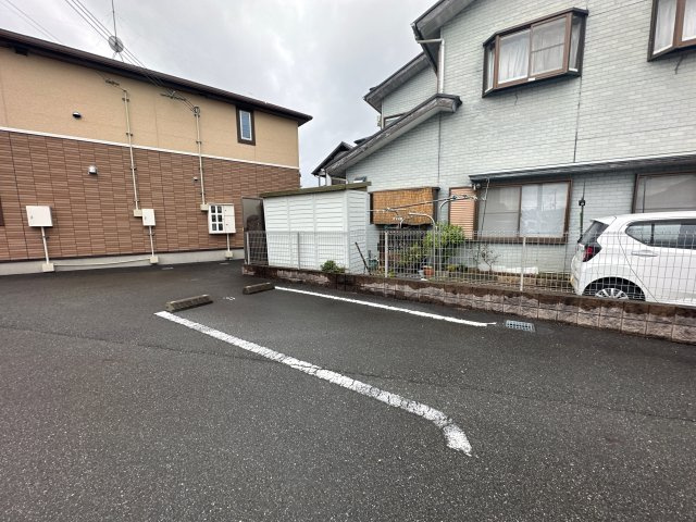 ドゥー・ファミーユⅡの駐車場