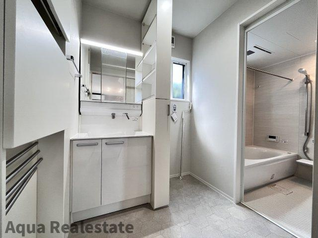 高松市香西北町の中古一戸建の脱衣所