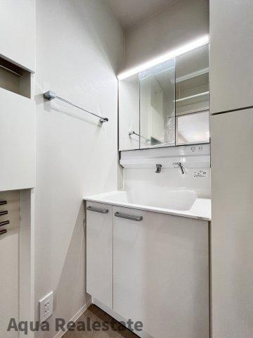 高松市香西北町の中古一戸建の独立洗面台