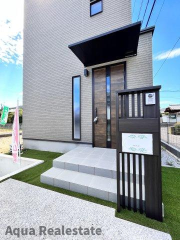 高松市香西北町の中古一戸建の玄関